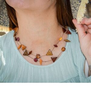 Collier Double Multicolore Séphorra en bois naturel pour femmes modernes