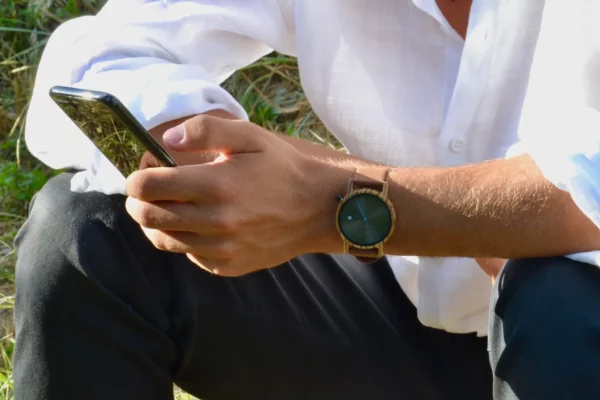 Découvrez la montre Metro7 : design français, mouvement suisse, cadran raffiné et bracelet cuir interchangeable. Série limitée, livraison rapide incluse !