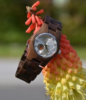 Montre femme automatique Océane en bois d'ébène avec cadran nacré