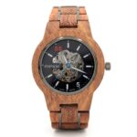 Design élégant de la montre en bois Jones avec aiguilles blanches et trotteuse bleue