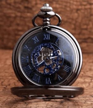 Mécanisme visible de la montre à gousset Marco, démonstration d'expertise horlogère.