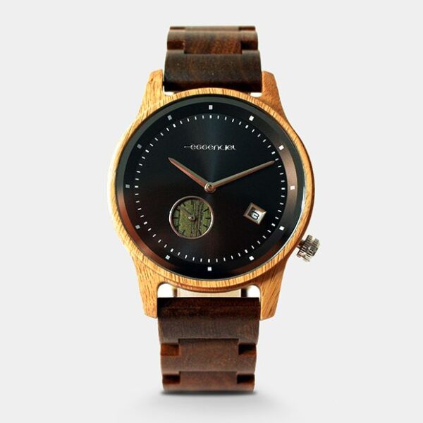 Montre Homme Bois Noyer Mariner portée au poignet, associant style moderne et tradition artisanale