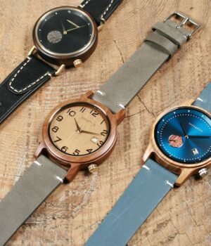 Gros plan sur le mécanisme OT45 (Citizen) à l'intérieur de la montre cuir homme noyer Mariner, illustrant sa précision et sa fiabilité.