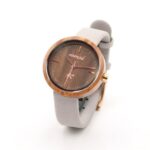 Montre Platina éco-responsable en bois pour femme avec son bracelet cuir gris