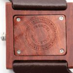 Profitez de l'élégance naturelle avec notre montre en bois et cuir Square. Livraison gratuite! Ajoutez au panier aujourd'hui.