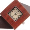 Montre Square en bois palissandre et cuir, un must-have chic. Garantie 2 ans incluse! Achetez maintenant et sublimez votre style.