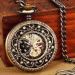 Montre à Gousset Stella : Élégance Vintage et Mécanisme Japonais. Une montre élégante avec un cadran décoré d'étoiles.