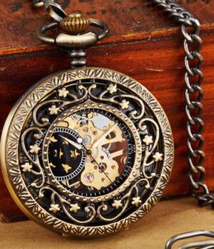 Montre à Gousset Stella : Élégance Vintage et Mécanisme Japonais. Une montre élégante avec un cadran décoré d'étoiles.