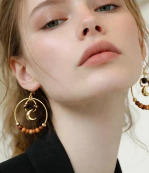 Alternative view of Boucles d'oreilles bois et doré Mina