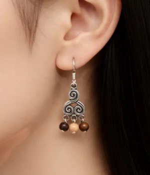 Alternative view of Boucles d'oreilles bois et symbole - Le triskel Linea