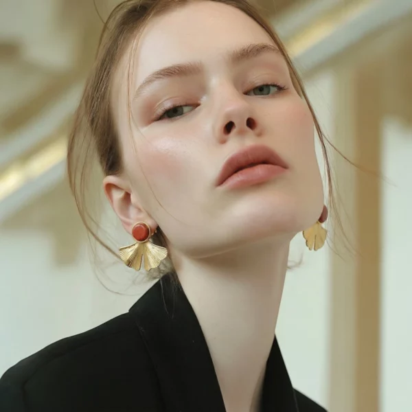 Boucles d'oreilles clou amarante ginkgo Fatia