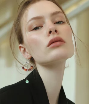 Alternative view of Boucles d'oreilles créole bleue turquoise et bois Mia