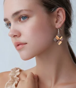 Alternative view of Boucles duo de bois bicolore Dania