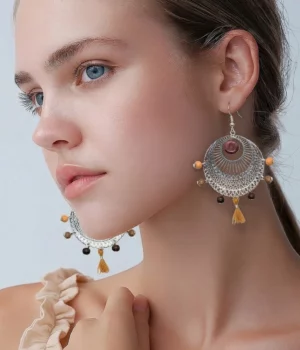 Alternative view of Boucles en bois et filigrane créole Lilli