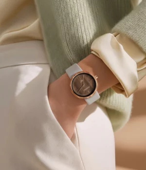 Alternative view of Montre femme noyer et cuir gris Platina