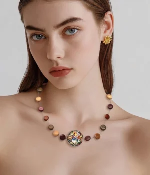 Alternative view of Collier fil bois Arizona