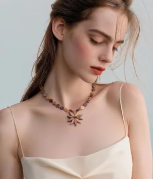 Collier fleur bois multicolore Floriane