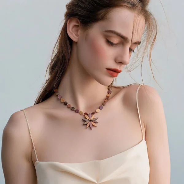 Collier fleur bois multicolore Floriane