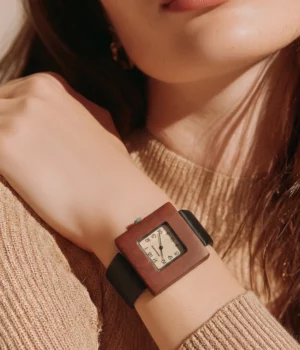 Alternative view of Montre design femme palissandre et cuir noir Square