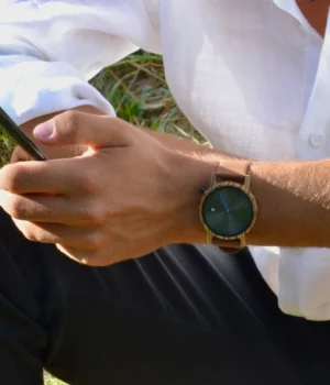 Alternative view of Montre homme bois zébrano et cuir marron Métro7