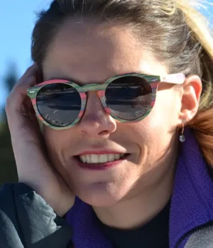 Lunettes de soleil Spector Multicolore en bois naturel, dotées d’une monture colorée unique et de verres polarisés UV400 pour une protection solaire optimale.