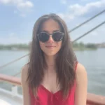 Monture classique forme pantos en ébène, élégante et légère, adaptée aux visages en forme de cœur.