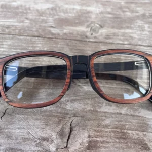 Lunettes en bois KALYSPOS avec charnières flexibles, adaptées à toutes corrections.