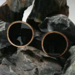 Lunettes en bois CARTNEY de style rétro avec finition impeccable.