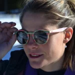 Lunettes en bois écologique modèle Spector Multicolore, offrant un design audacieux, léger et confortable, avec des verres polarisés anti-reflet et une protection UV400.