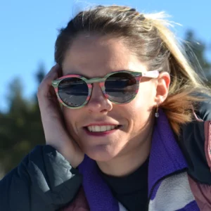 Lunettes de soleil en bois Spector Multicolore, dotées d'une monture originale aux teintes variées et de verres polarisés UV400 offrant une protection optimale.