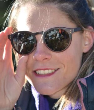 Lunettes de soleil Rolling en bois naturel, avec monture légère et durable, verres polarisés UV400 offrant une excellente protection solaire et un style tendance.