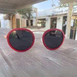 lunettes de soleil en bois rouges mixtes STONES RED avec monture légère en bois et métal doré, verres polarisés catégorie 3 pour protection UV optimale.