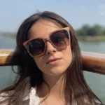 Lunettes en bois papillon Grace : Lunettes solaires féminines en bois de palissandre avec verres polarisés pour une protection UV optimale.