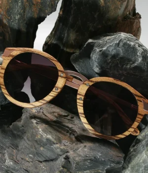 Zoom sur les branches des lunettes Elisabeth : Détail des branches en métal doré rosé des lunettes Elisabeth pour une touche d'élégance.