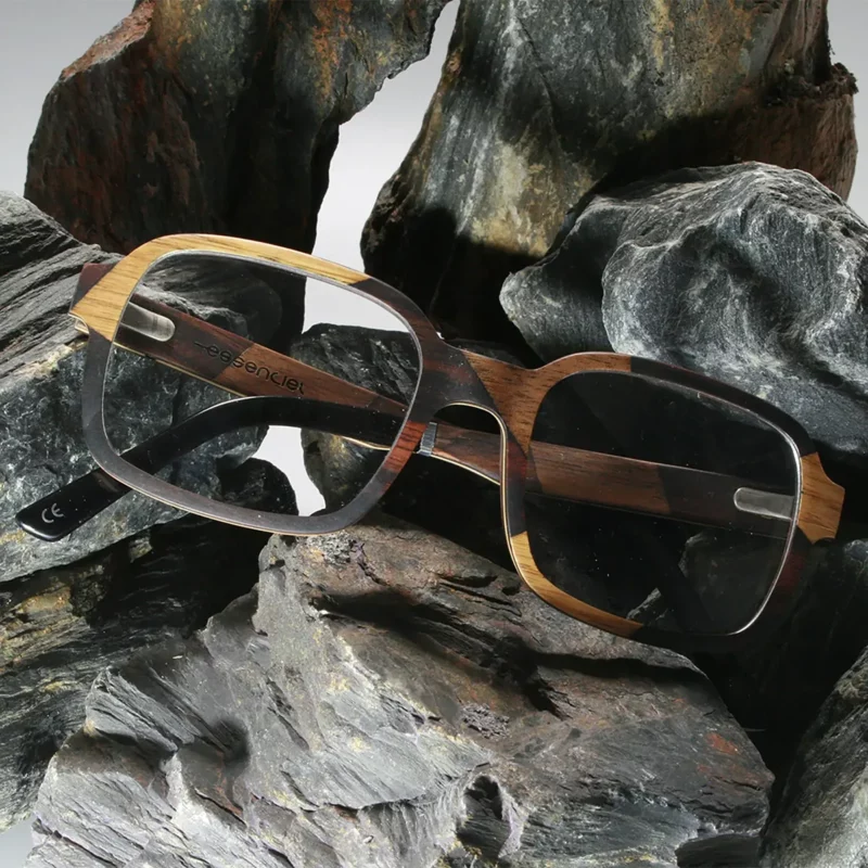 Lunettes rectangulaires mixtes en bois La Bicolore 149XP fabriquées en ébène et érable sur fond marbre