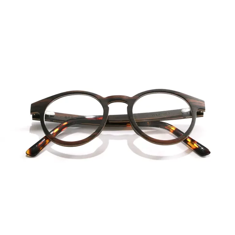 Gros plan sur des lunettes éco-responsables avec branches en acétate bio.