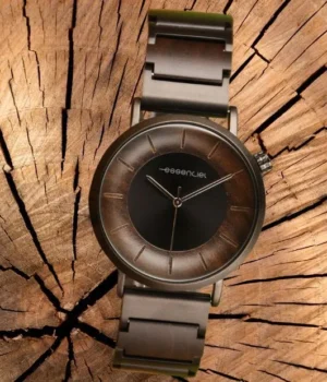 Montre homme en bois d’ébène Dakar avec cadran noir métallisé et bracelet ajustable.