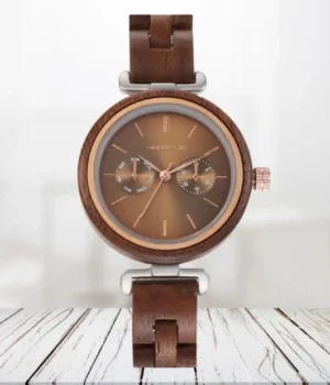 Montre femme en bois Maya avec index épurés pour une lecture facile de l’heure