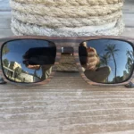 Lunettes de soleil GLOSTER-5 en bois de palissandre avec verres polarisés gris pour une protection UV optimale.