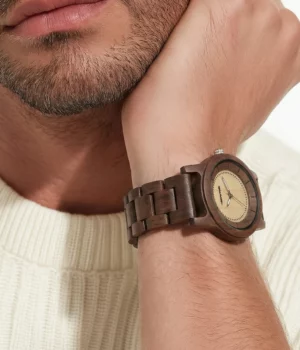 Alternative view of Montre moderne bois noyer homme Léonardo