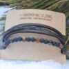 Packaging de présentation du bracelet Fred, soulignant la qualité artisanale et les matériaux nobles.