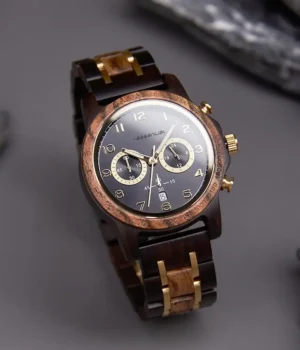 Montre homme en bois Kryos, idéale pour un style élégant et durable alliant artisanat et écologie.