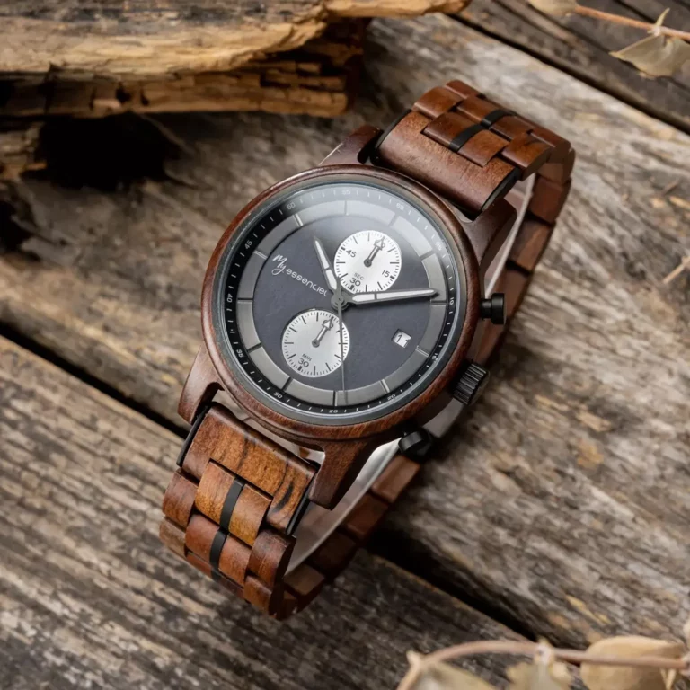 Bracelet ajustable en bois de noyer avec boucle déployante pour un confort et un style unique.