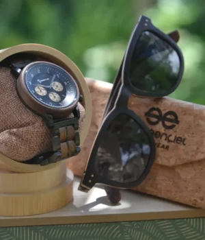 Coffret cadeau homme en bois, avec montre et lunettes dans une boîte bambou élégante, éthique et réutilisable.