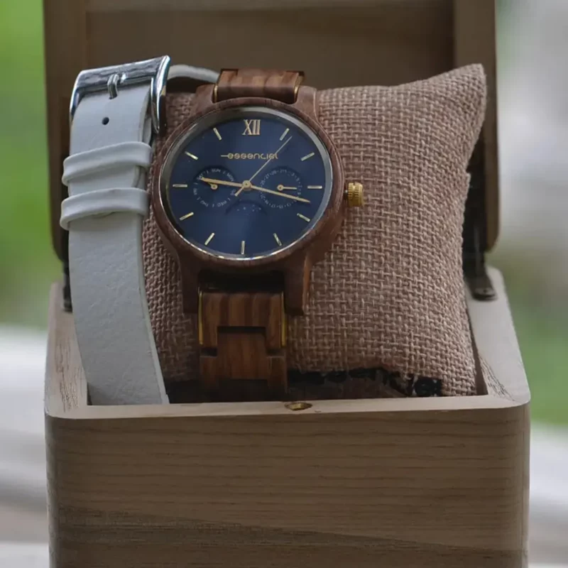 Coffret cadeau homme chic et naturel présenté dans une boîte en bambou avec coussin de maintien.