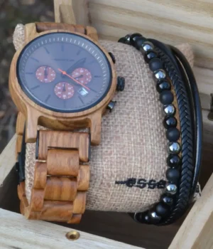 Montre homme en bois modèle Everest avec chronomètre intégré, cadran sport et finition zébrée, accessoire naturel et élégant pour un style affirmé.