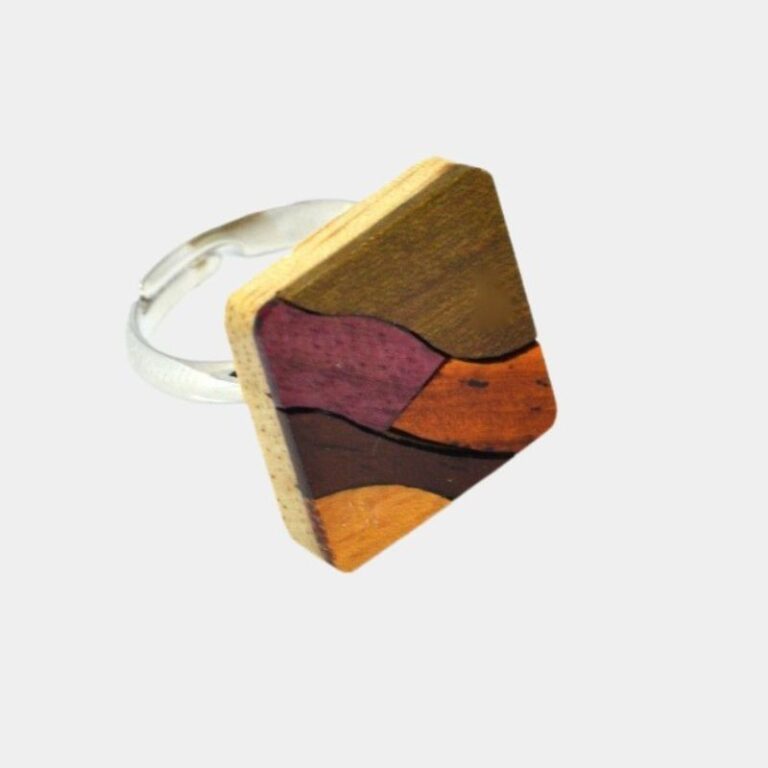 Bague bois argenté Serenna avec marqueterie unique en bois d’amarante.