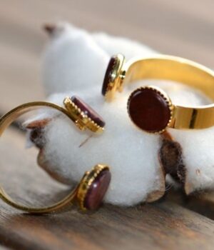 Élégante bague femme Amarante Vera en matériau noble et raffiné.