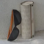 Étui rigide et accessoires inclus avec les lunettes de soleil Mirage