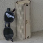 Lunettes solaires écoresponsables LA BLACK 241XP avec verres polarisés et étui en liège respectueux de l’environnement.